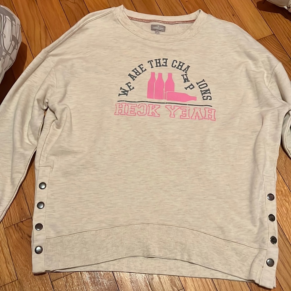 Crew neck sweatshirt, never worn and is in great quality:)